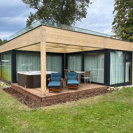 Villa Resort & Organic Spa - Luxusni Apartman S Virivkou 捷克布杰约维采 外观 照片