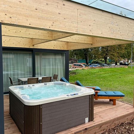 Villa Resort & Organic Spa - Luxusni Apartman S Virivkou 捷克布杰约维采 外观 照片