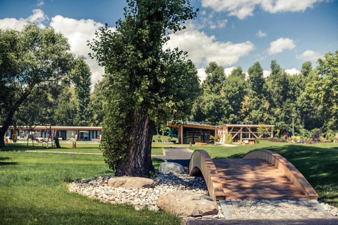 Villa Resort & Organic Spa - Luxusni Apartman S Virivkou 捷克布杰约维采 外观 照片
