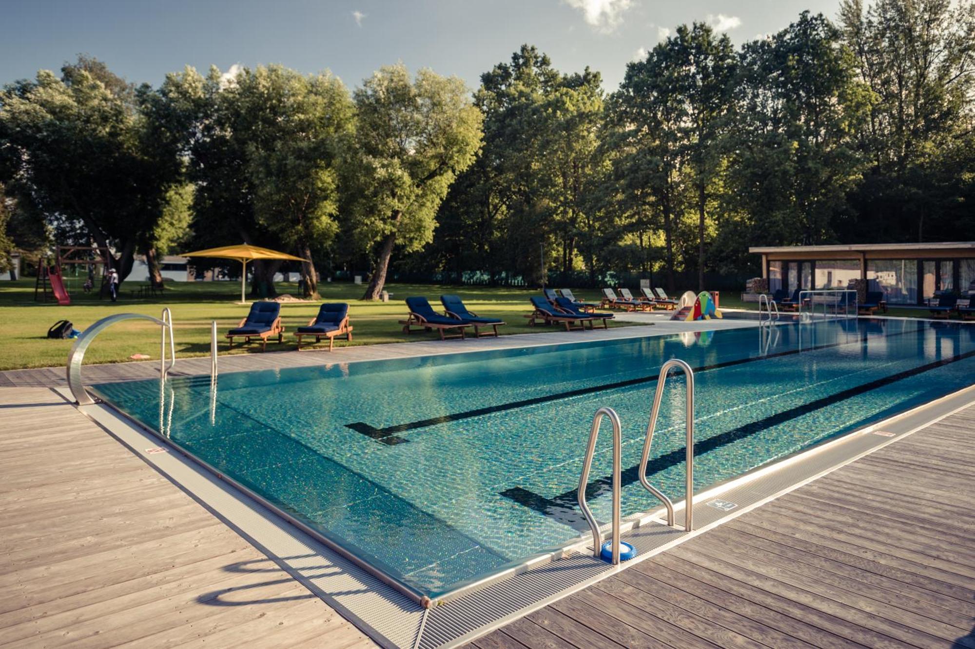 Villa Resort & Organic Spa - Luxusni Apartman S Virivkou 捷克布杰约维采 外观 照片